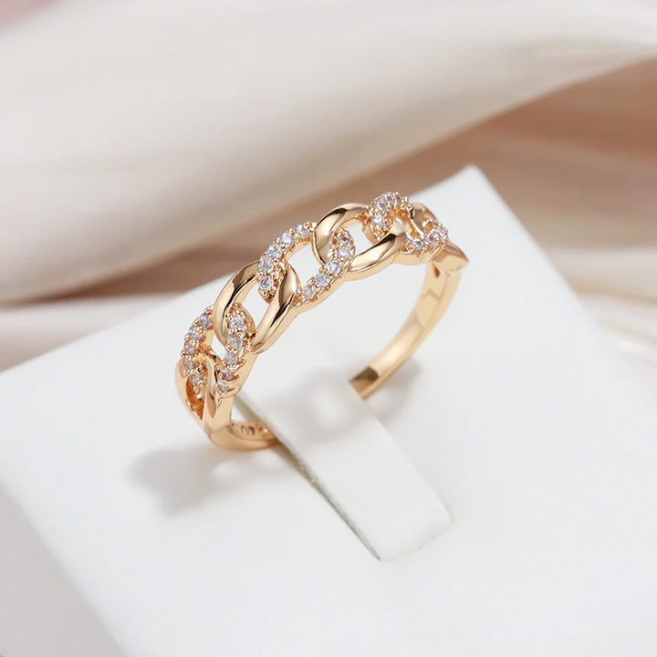 Elegant Gold Link Ring