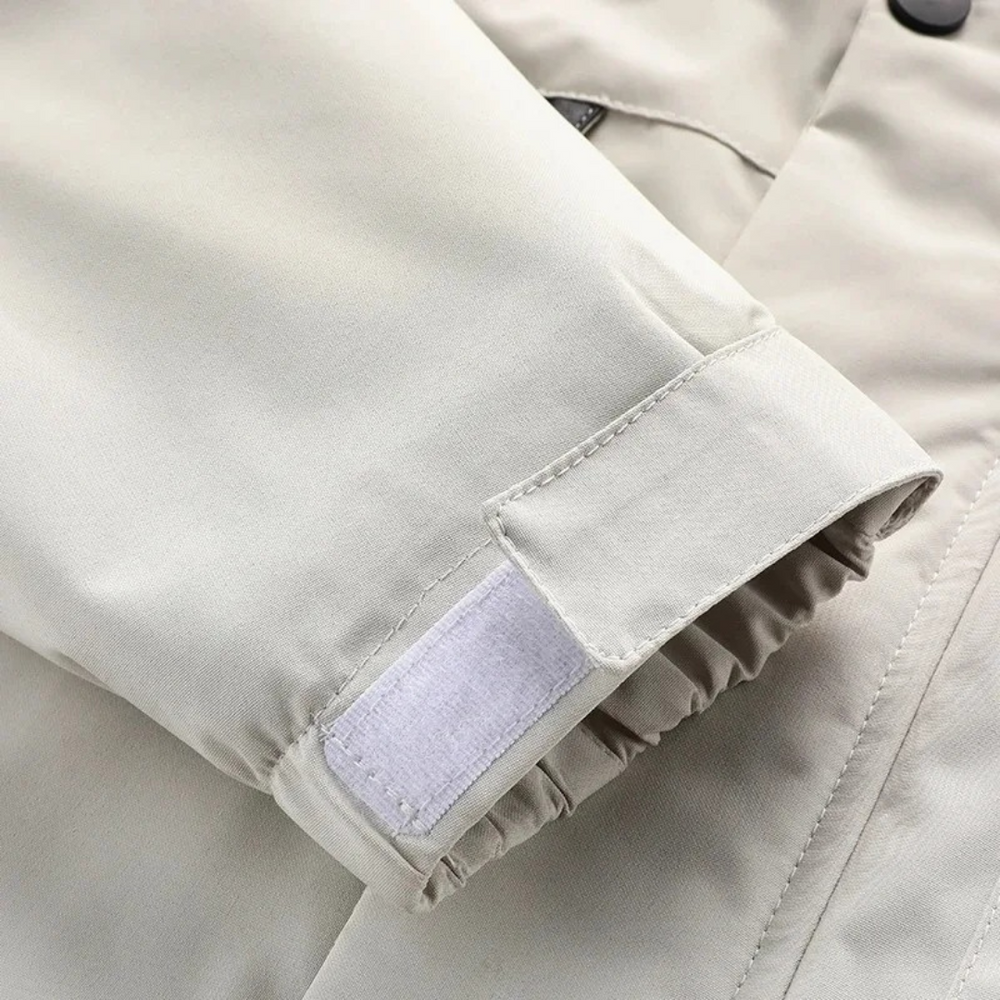 Berenike – Ultra Comfortable Windproof and Waterproof Outdoor Jacket for Ultimate Protection